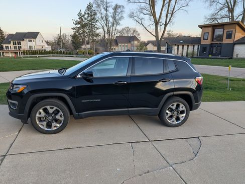 Used 2018 Jeep Compass Limited AWD/4WD image 2