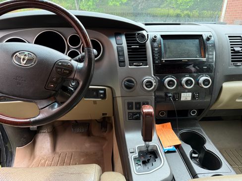 Used 2011 Toyota Sequoia Platinum image 10