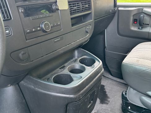 Used 2010 GMC Savana 1500 RWD image 8