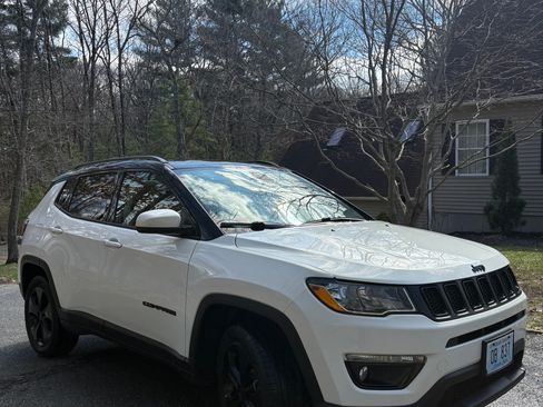 Used 2020 Jeep Compass Latitude image 2