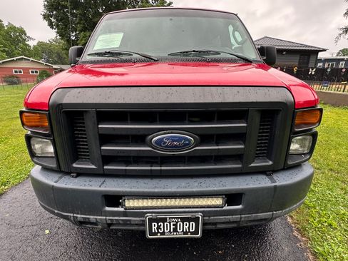 Used 2011 Ford E-150 and Econoline 150 Wagon RWD image 2