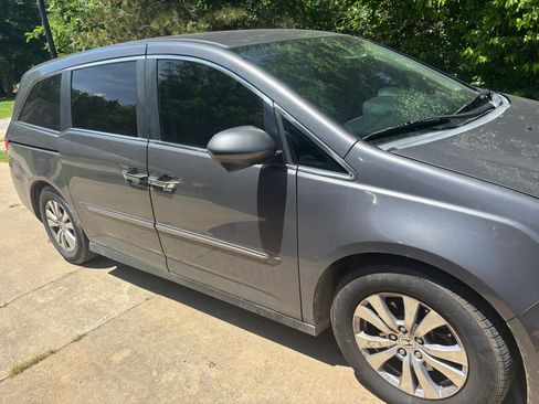 Used 2016 Honda Odyssey SE image 2