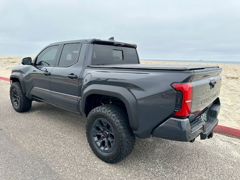 Used 2025 Toyota Tacoma TRD Off-Road w/ TRD Off Road Premium Package image 4