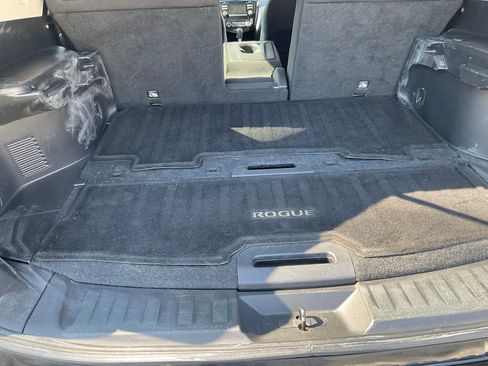 Used 2016 Nissan Rogue SV image 6