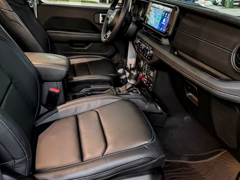 Used 2024 Jeep Wrangler Unlimited Rubicon 4xe image 14