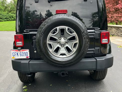 Used 2014 Jeep Wrangler Rubicon w/ Power Convenience Group AWD/4WD image 4
