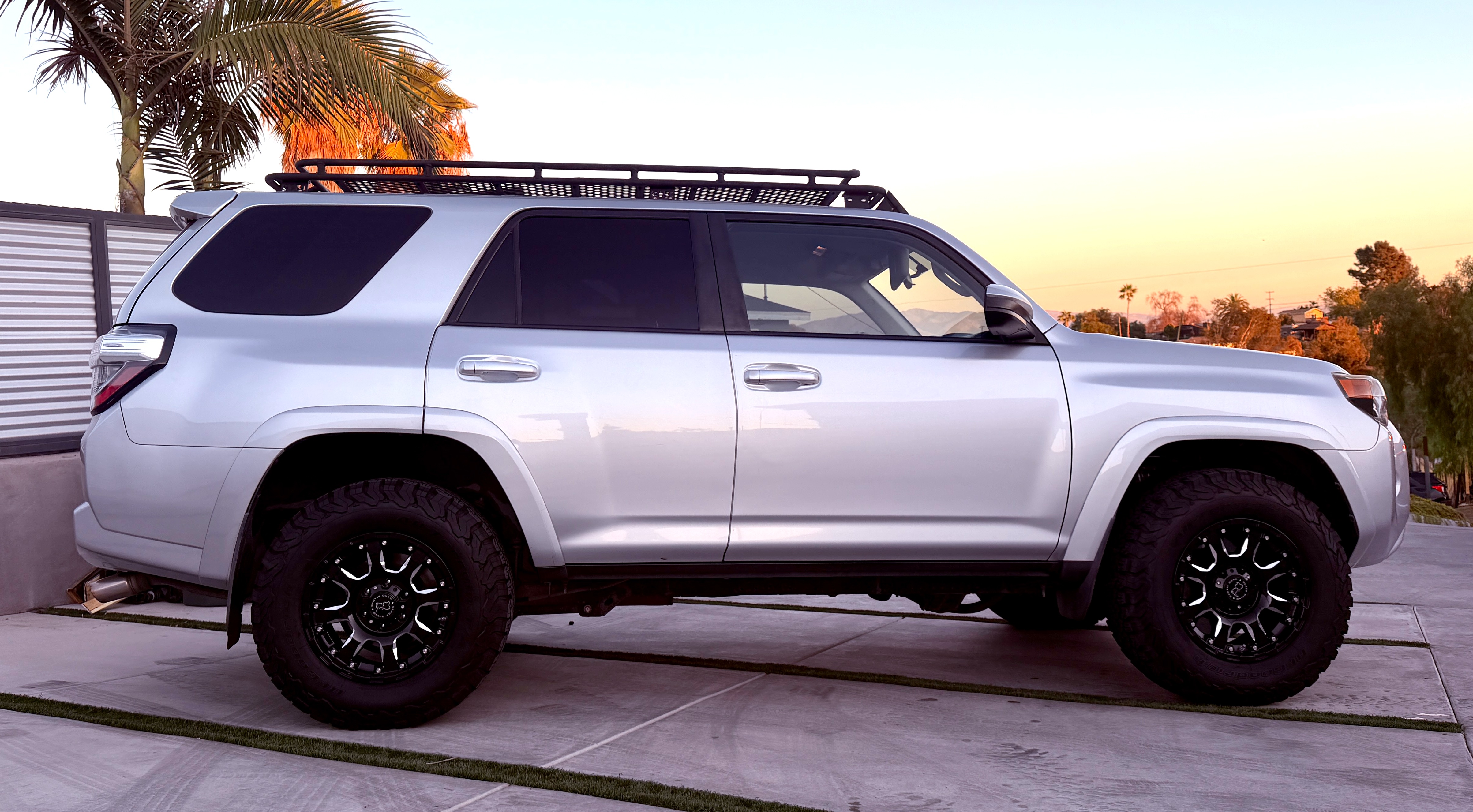 Used 2016 Toyota 4Runner SR5 AWD/4WD image 1