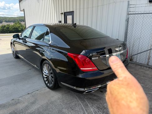 Used 2019 Genesis G90 5.0 Ultimate RWD image 4