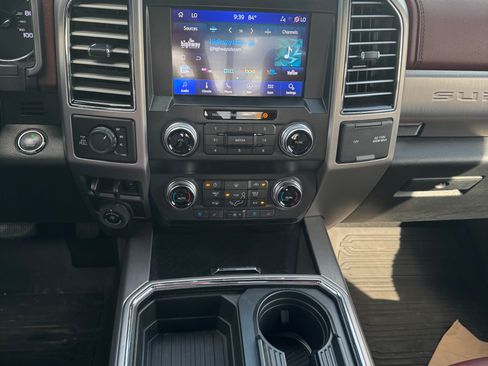 Used 2021 Ford F250 Platinum w/ FX4 Off-Road Package AWD/4WD image 19