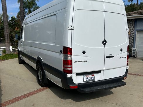 Used 2014 Mercedes-Benz Sprinter 2500 image 4
