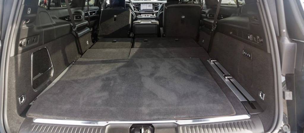 Used 2024 Jeep Grand Wagoneer L Series III w/ Rear Seat Video Group 1 AWD/4WD image 11