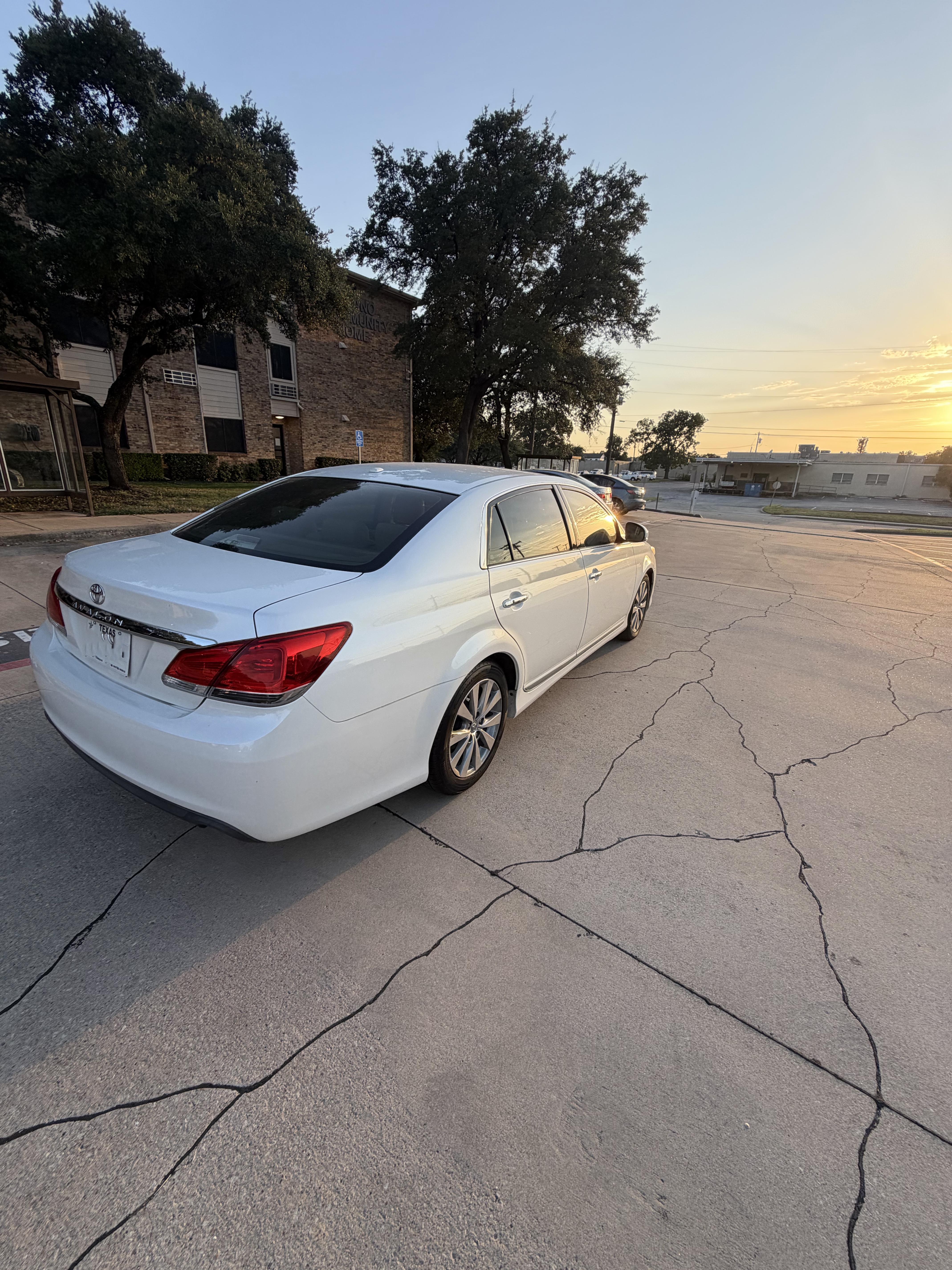 Used 2012 Toyota Avalon Limited FWD image 8