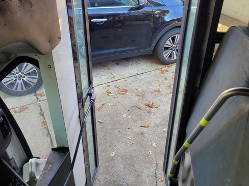 Used 2009 Chevrolet Express 3500 image 10