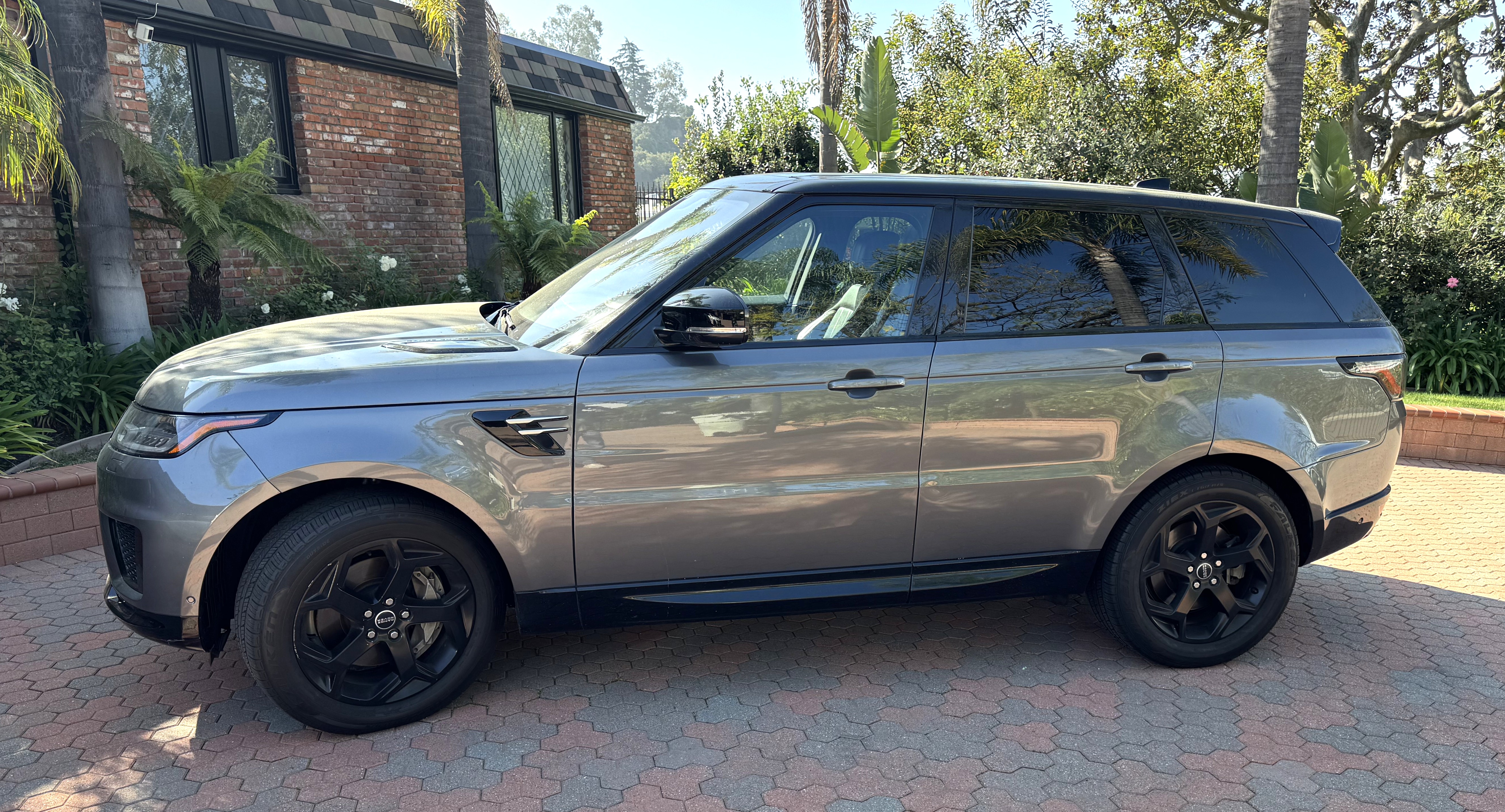 Used 2019 Land Rover Range Rover Sport HSE AWD/4WD image 12