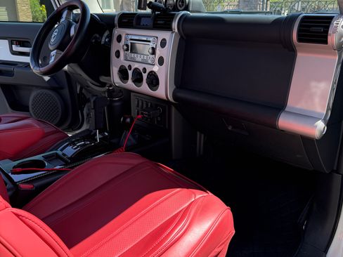 Used 2014 Toyota FJ Cruiser 4WD w/ Upgrade Package image 19