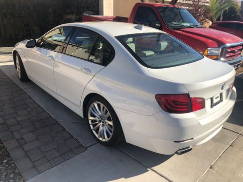 Used 2011 BMW 550i Sedan image 4