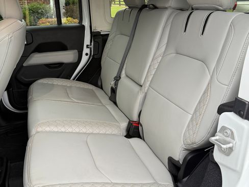 Used 2023 Jeep Wrangler Unlimited Sahara image 5