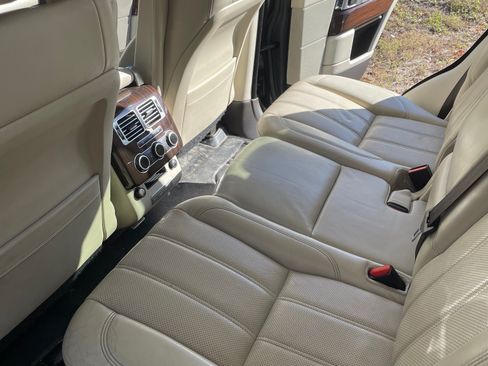 Used 2014 Land Rover Range Rover HSE image 10