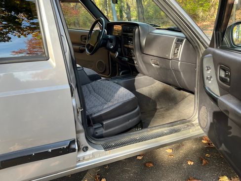 Used 2001 Jeep Cherokee Sport image 15