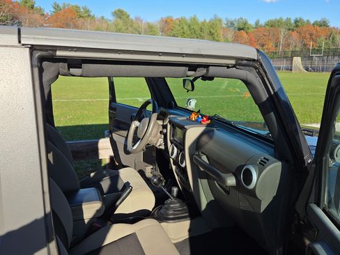 Used 2010 Jeep Wrangler Sahara w/ Dual Top Group image 15