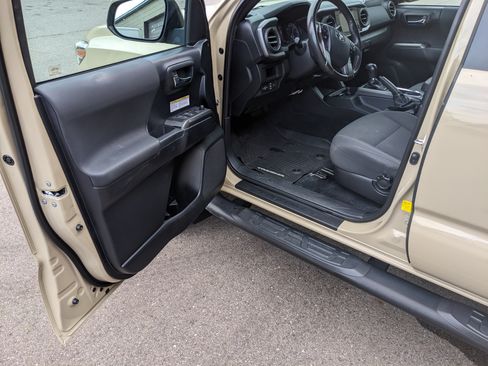 Used 2019 Toyota Tacoma TRD Off-Road AWD/4WD image 18