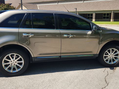 Used 2012 Lincoln MKX FWD image 6