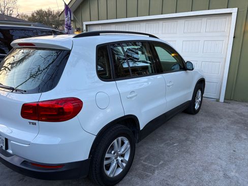 Used 2017 Volkswagen Tiguan S image 2