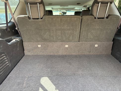 Used 2017 Chevrolet Suburban LT w/ Luxury Package image 5