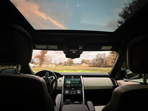 Used 2021 Land Rover Discovery S R-Dynamic image 14