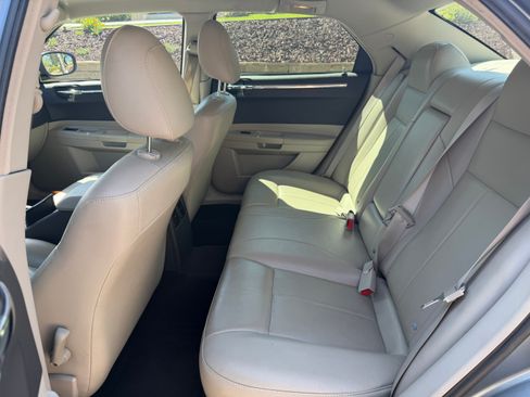 Used 2006 Chrysler 300 Touring RWD image 17