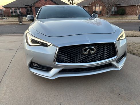 Used 2017 INFINITI Q60 Red Sport 400 image 2