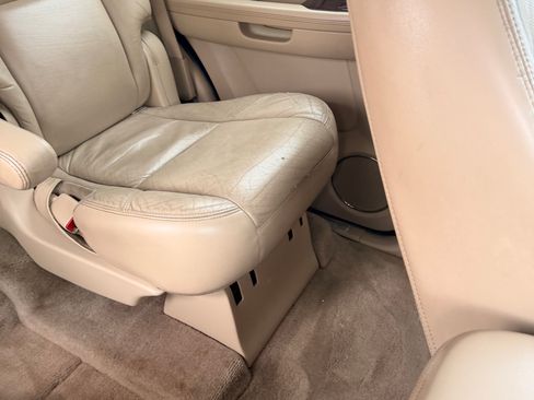 Used 2009 Cadillac Escalade AWD image 9