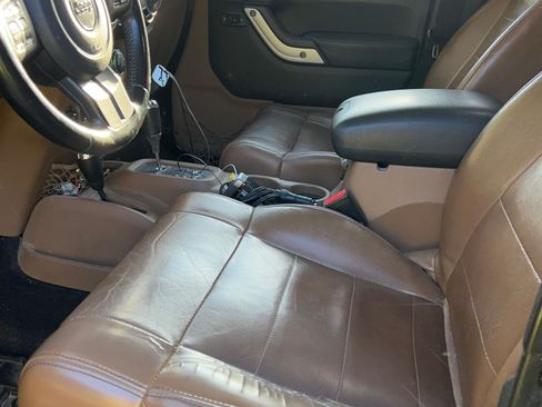 Used 2012 Jeep Wrangler Unlimited Sahara w/ Connectivity Group image 6