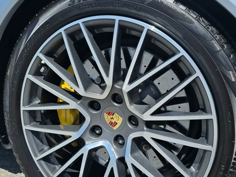 Used 2019 Porsche Cayenne Turbo image 21