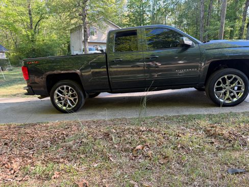 Used 2018 Chevrolet Silverado 1500 LT AWD/4WD image 10