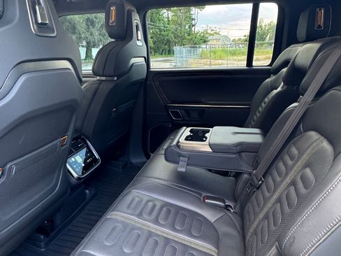 Used 2022 Rivian R1S Launch Edition image 6
