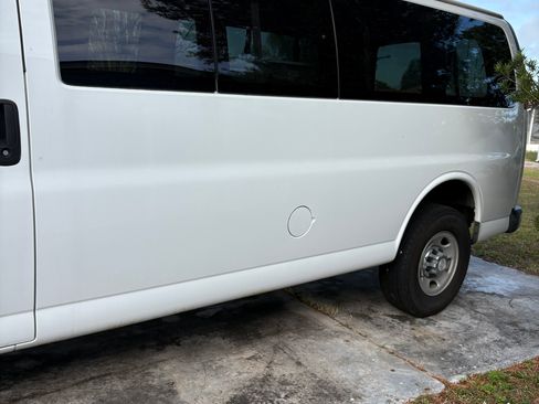 Used 2017 Chevrolet Express 3500 LT w/ LT Preferred Equipment Group image 6