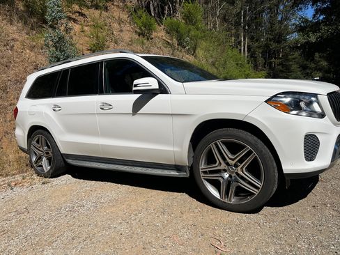 Used 2017 Mercedes-Benz GLS 450 4MATIC image 2