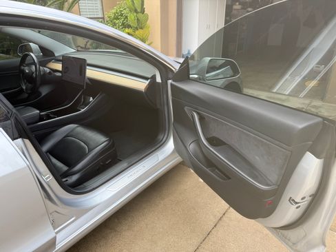 Used 2018 Tesla Model 3 Long Range RWD image 20