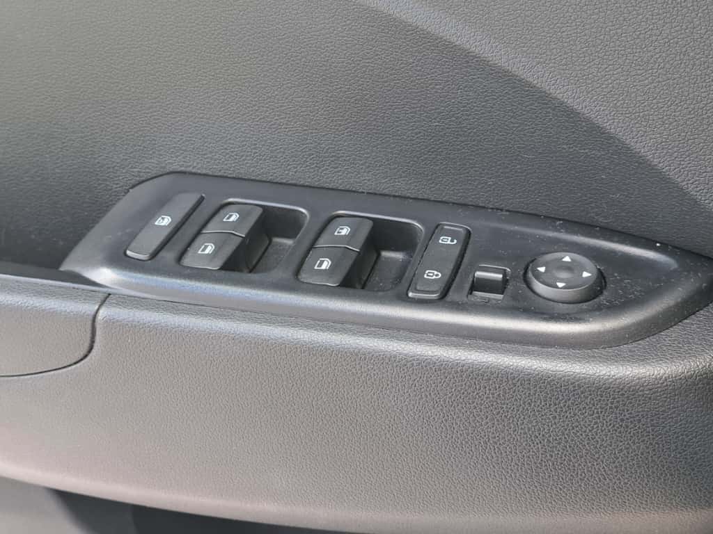Used 2021 Hyundai Venue SE FWD image 14