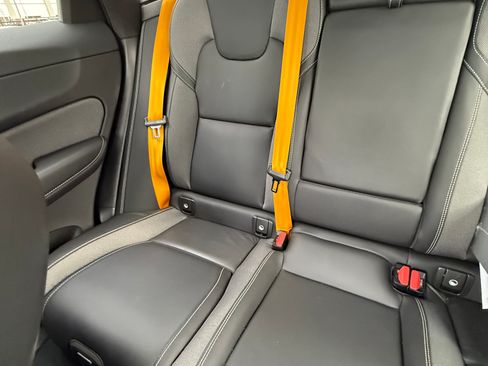 Used 2022 Volvo XC60 T8 Polestar w/ Protection Package Premier image 18