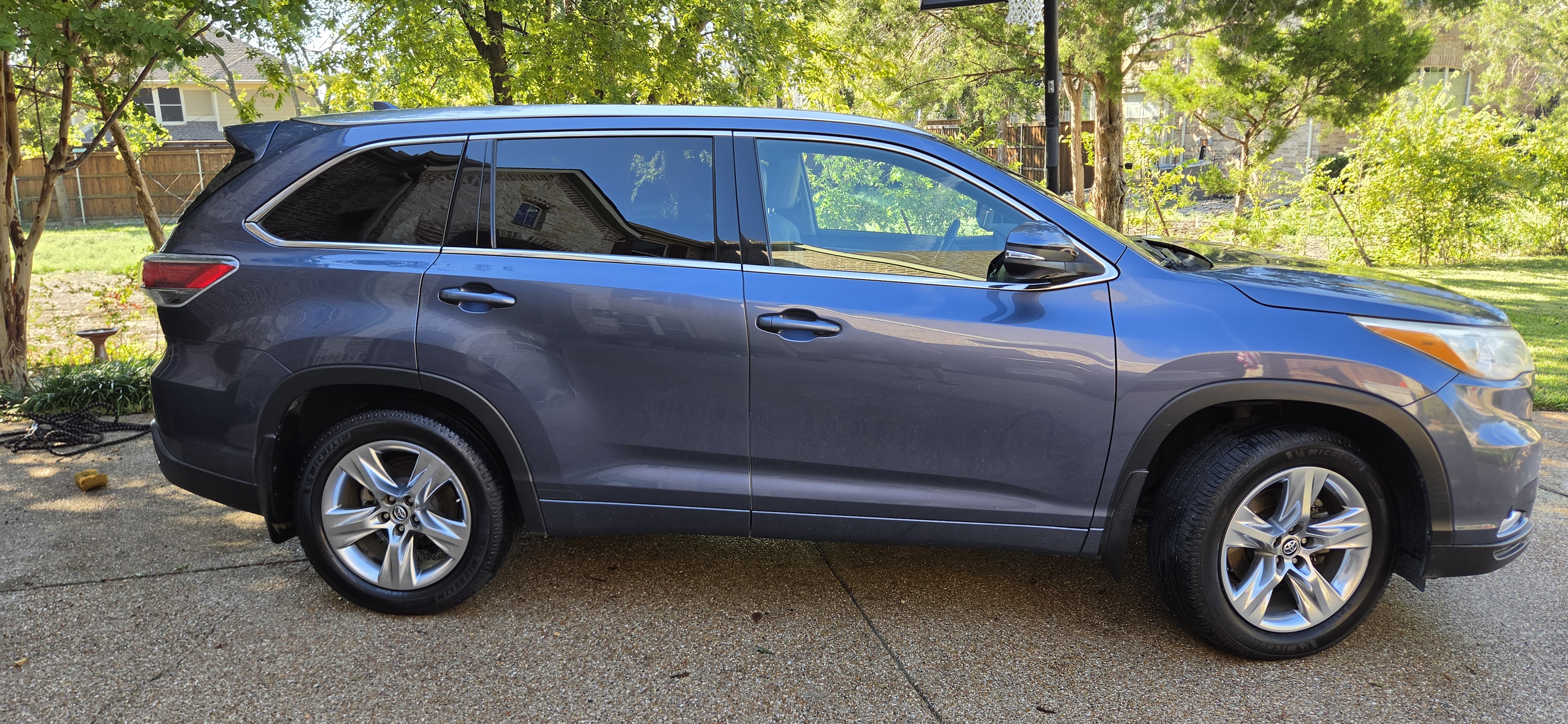Used 2016 Toyota Highlander Limited w/ Driver Technology Package AWD/4WD image 4