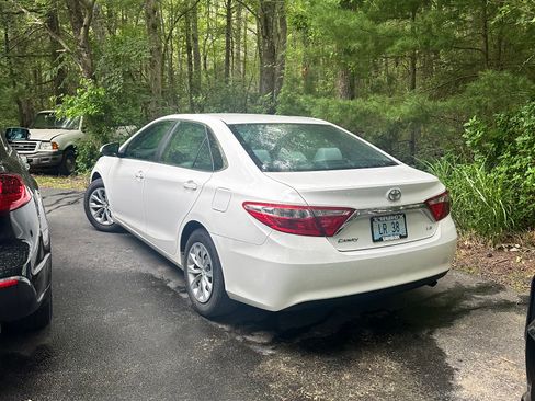 Used 2016 Toyota Camry LE FWD image 6