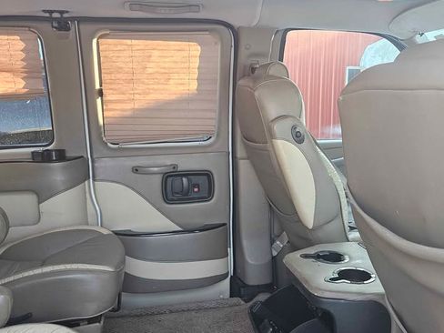 Used 2011 Chevrolet Express 1500 AWD image 4