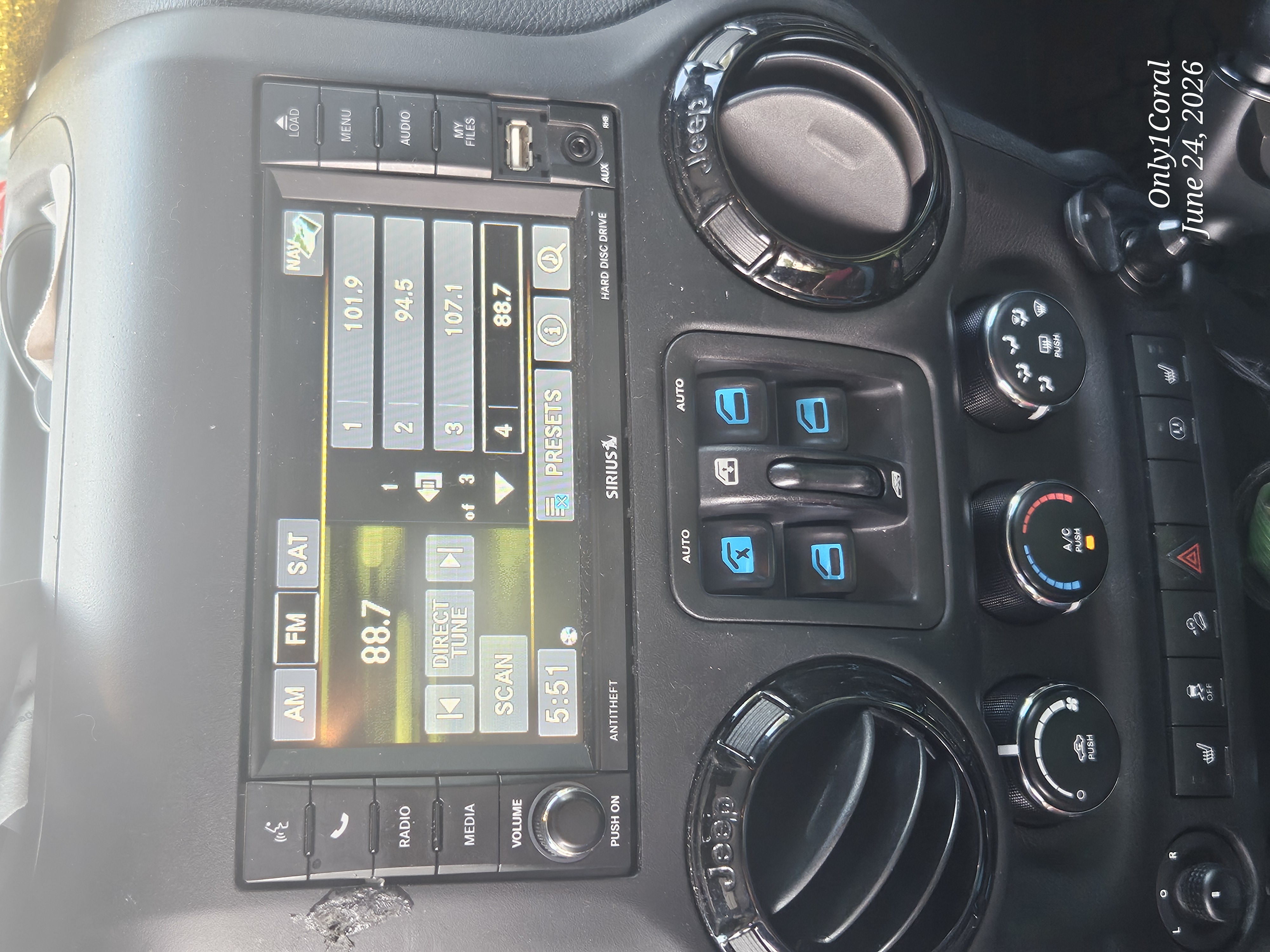 Used 2017 Jeep Wrangler Unlimited Sahara AWD/4WD image 10