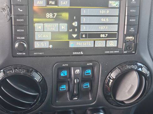 Used 2017 Jeep Wrangler Unlimited Sahara AWD/4WD image 10