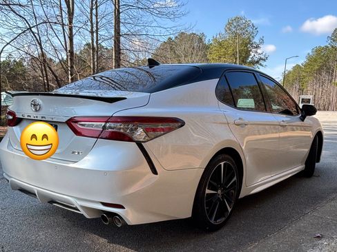 Used 2018 Toyota Camry XSE image 6