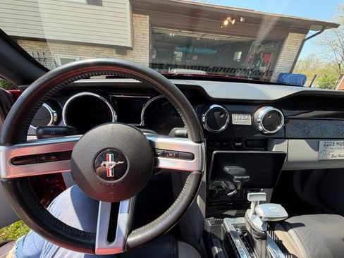 Used 2005 Ford Mustang Premium image 16