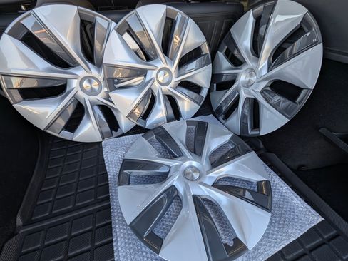 Used 2022 Tesla Model Y Long Range image 26