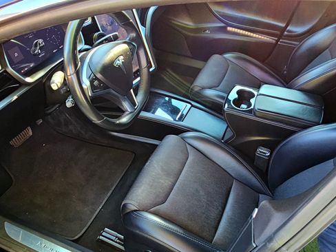 Used 2018 Tesla Model S 75D image 4